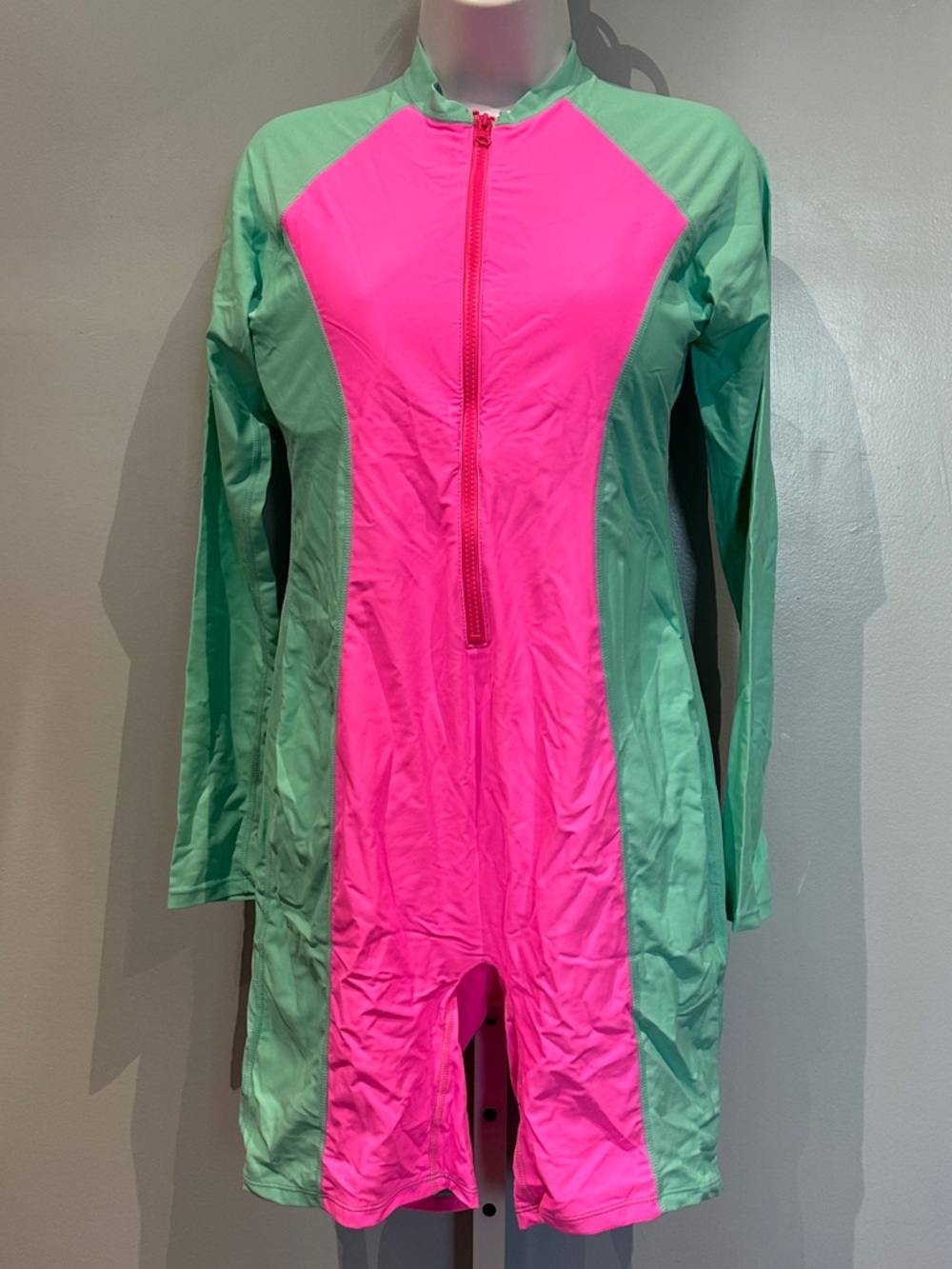 Century Star Long Sleeve Colorblock Rash Guard XLarge NWOT Pink Mint - Picture 2 of 13